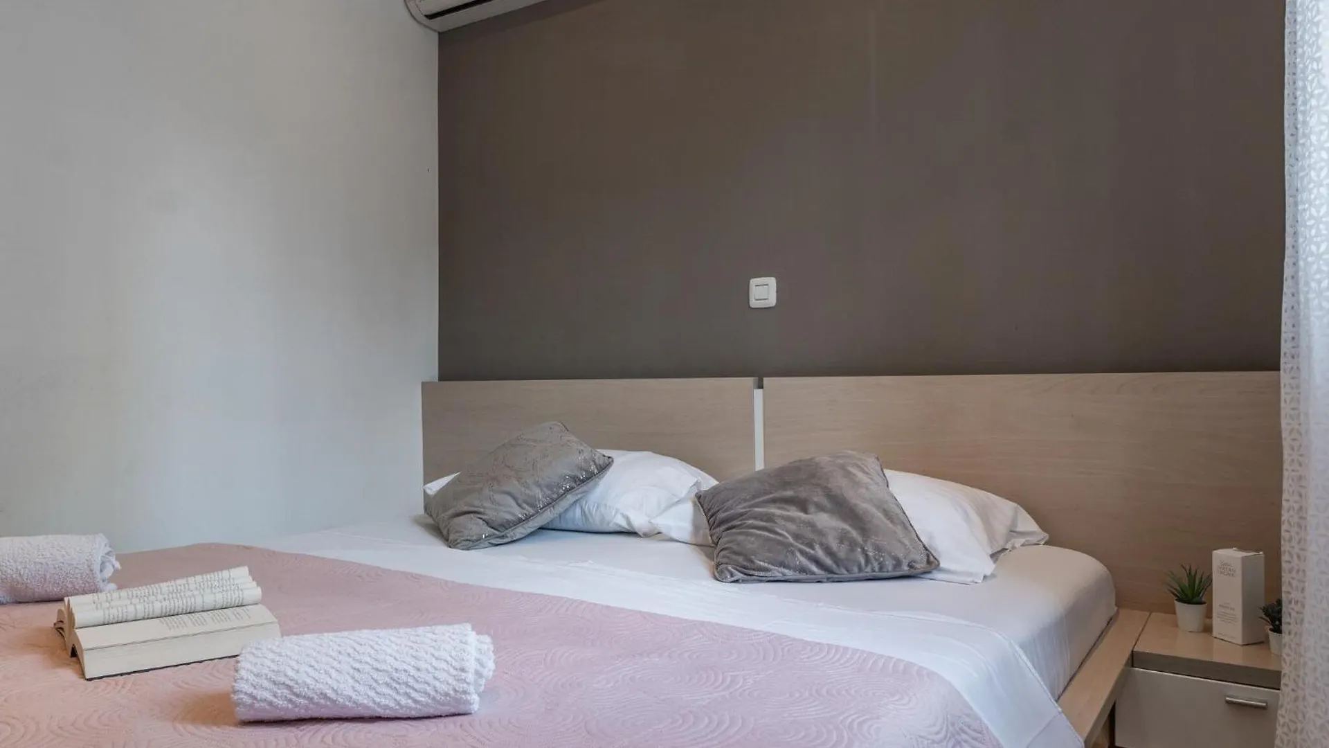 Apartments Wishing Well & Four Seasons ザダル